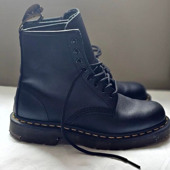 Dr. Martens 1460 boots Sz 7 - Picture 1 of 5